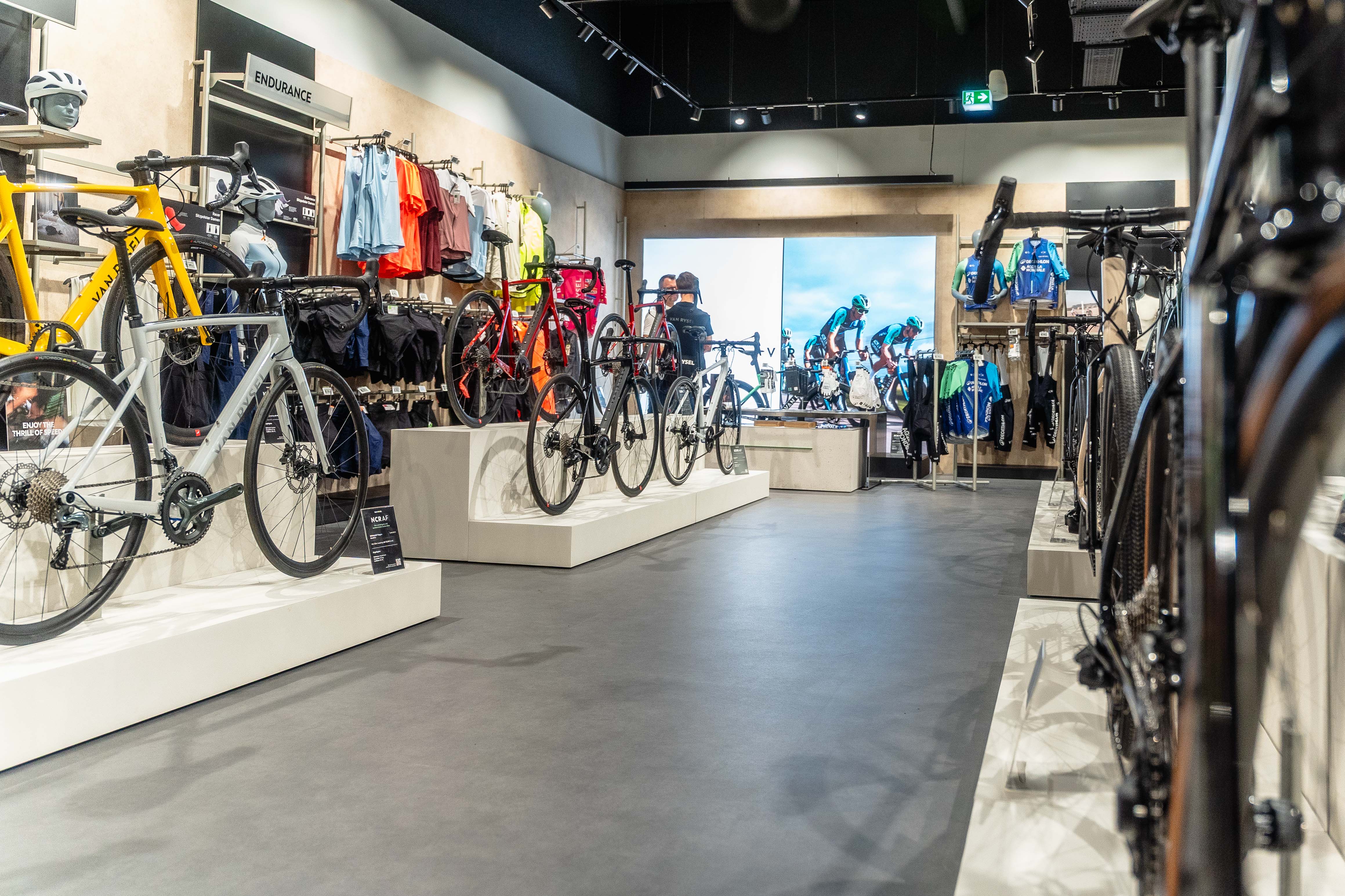 VAN RYSEL Brand Experience Shop