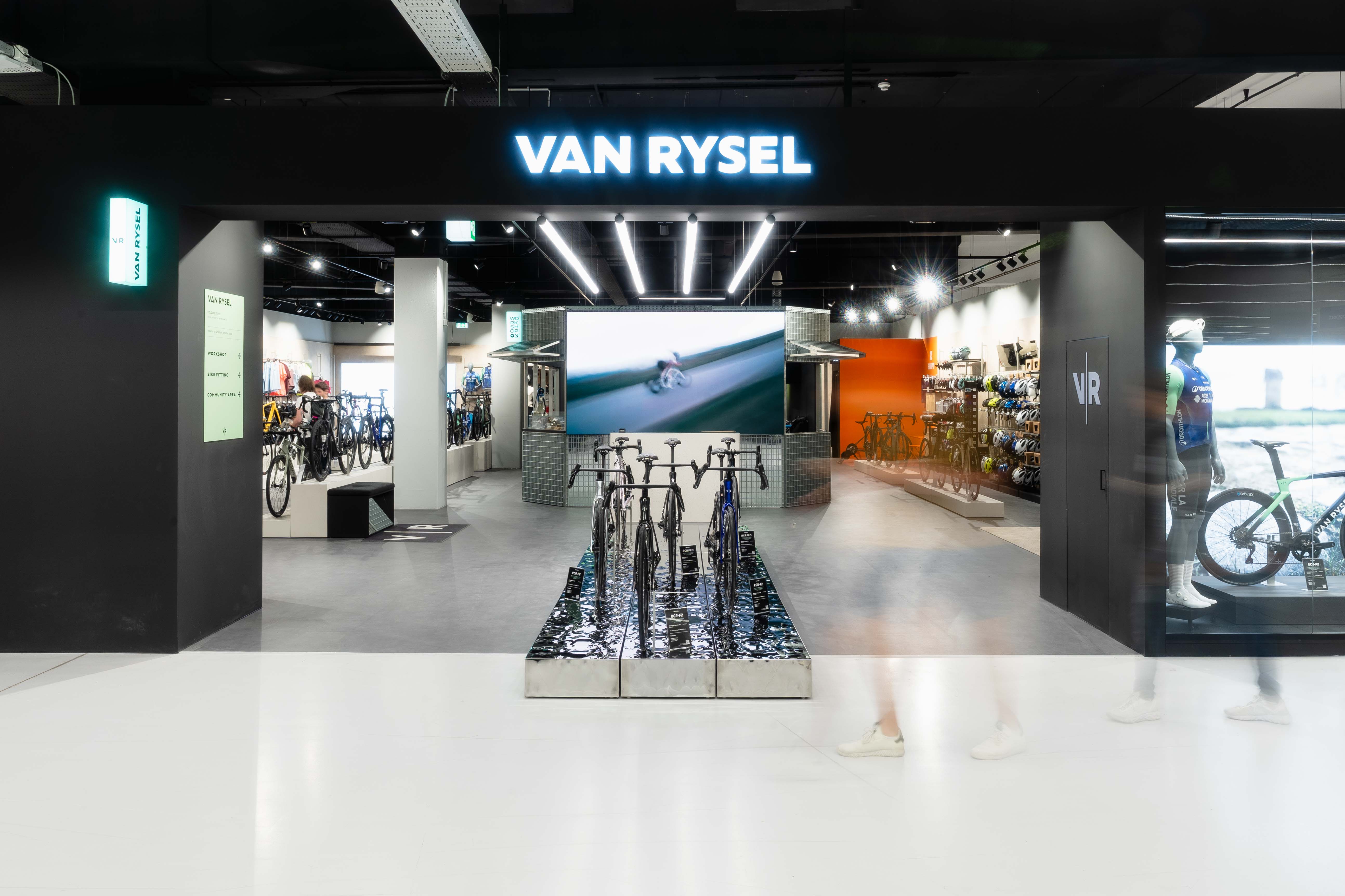 VAN RYSEL Brand Experience Shop