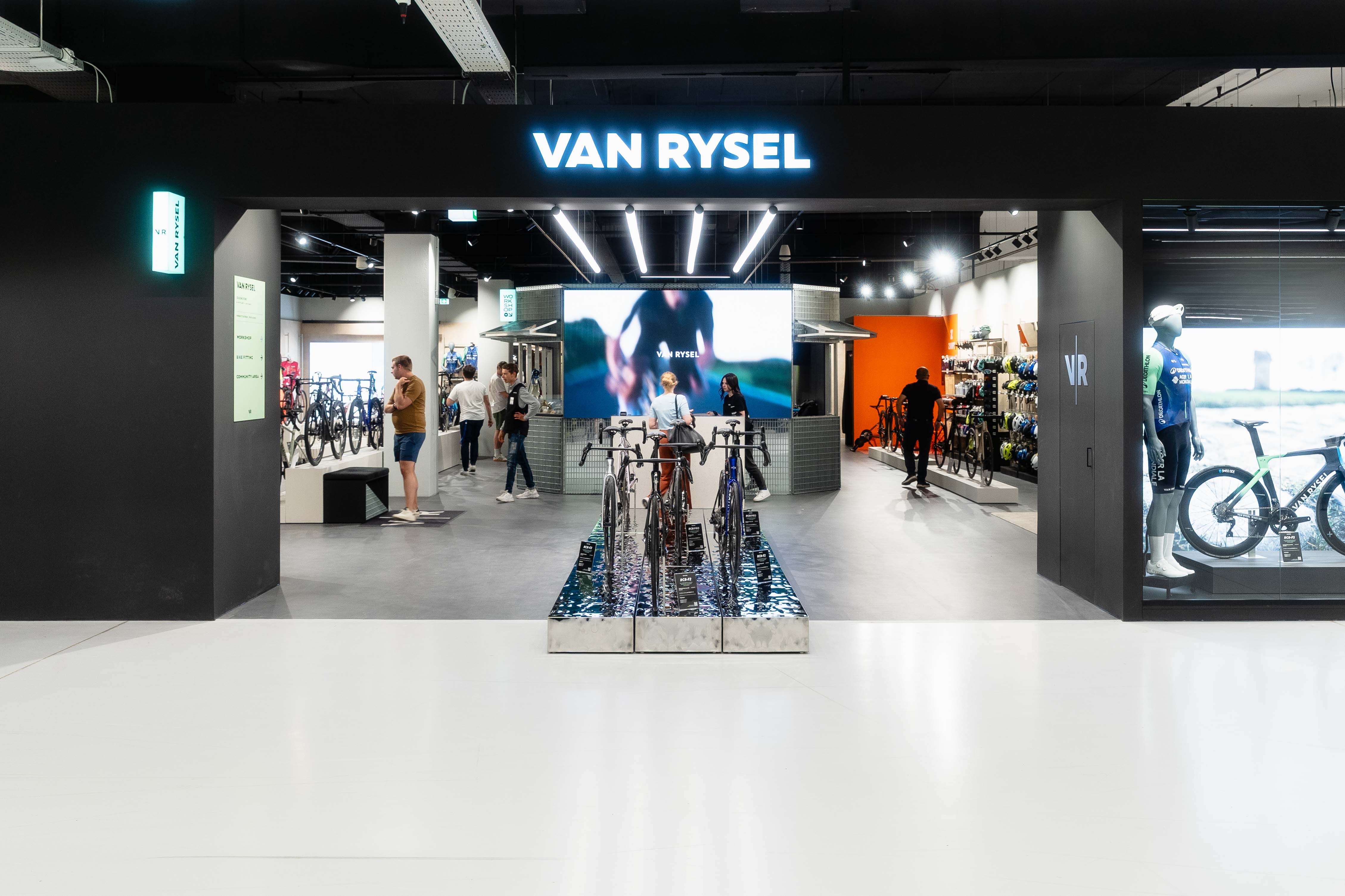 VAN RYSEL Brand Experience Shop