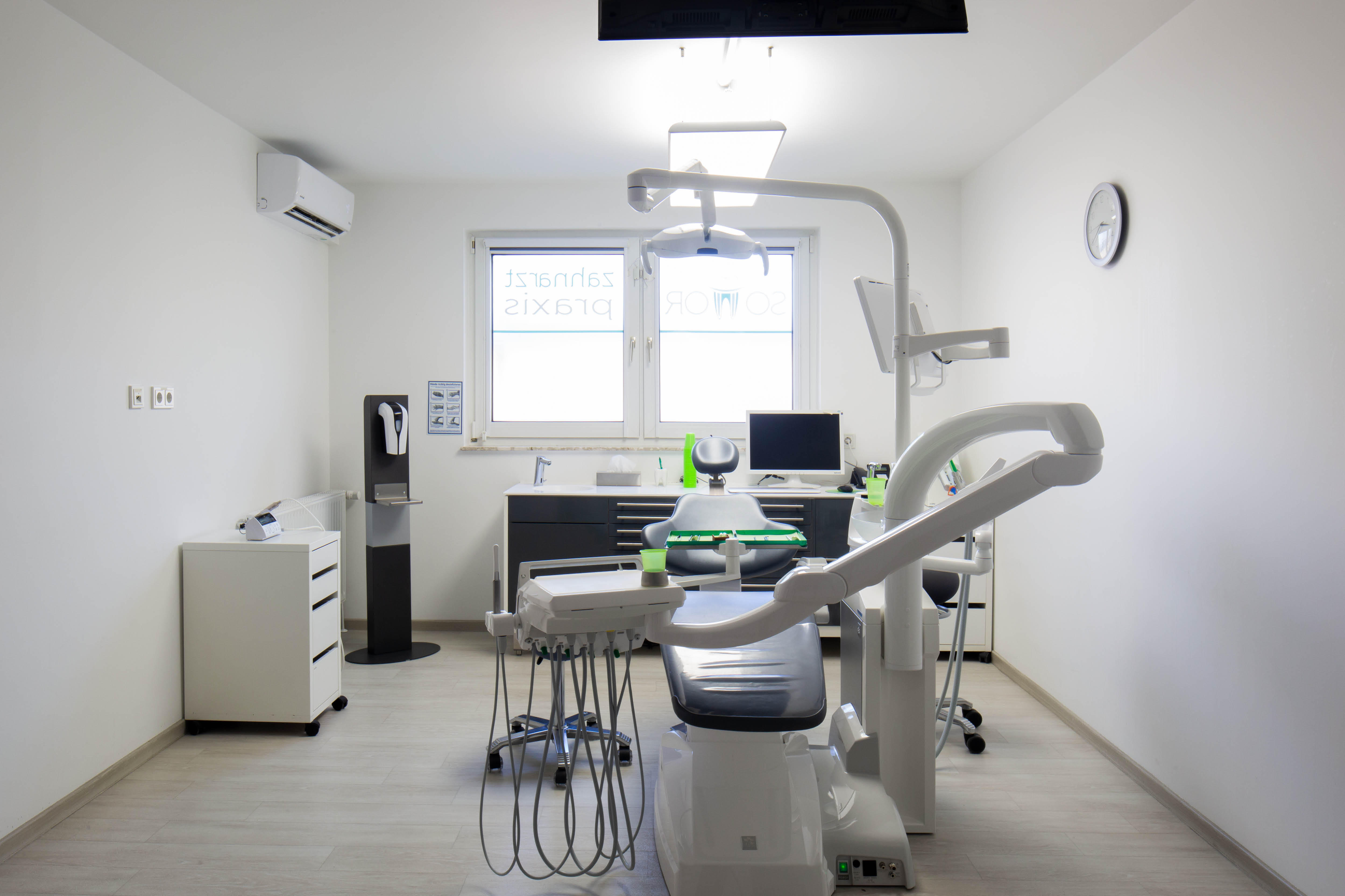 Zahnarztpraxis Adrian Sottor