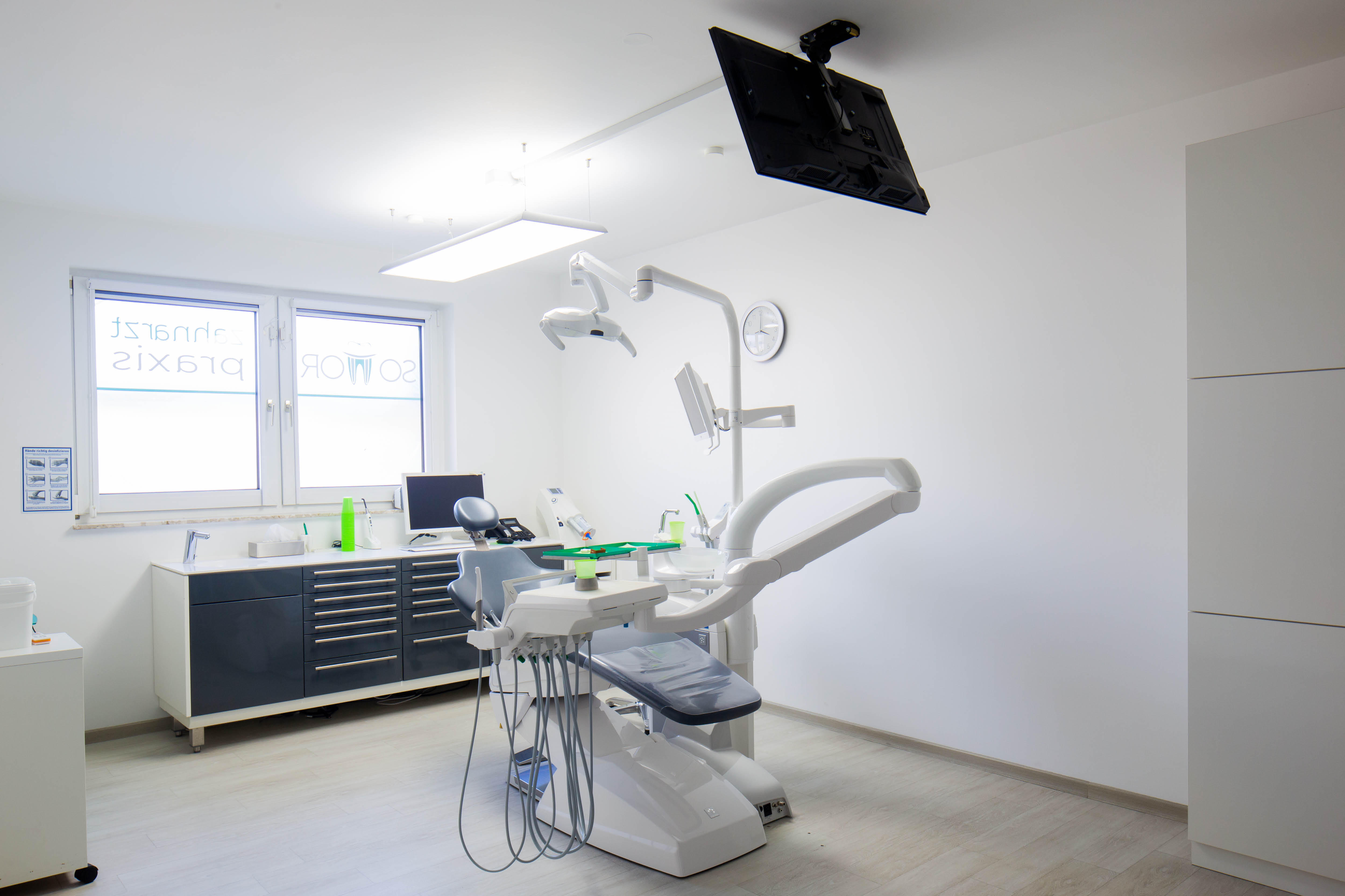 Zahnarztpraxis Adrian Sottor